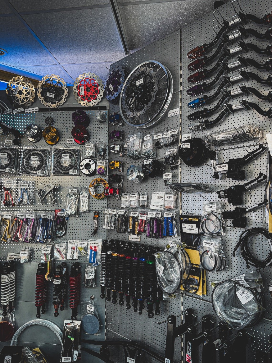 Räder, Felgen und Reifen im Laden